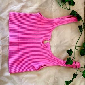 A cute barley used vibrant pink ribbed tang top!